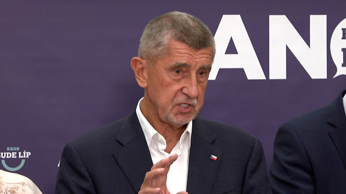 Babiš v nedělním vzkazu nadával na rozpočet Fialovy vlády, pak si pustil Chinaski